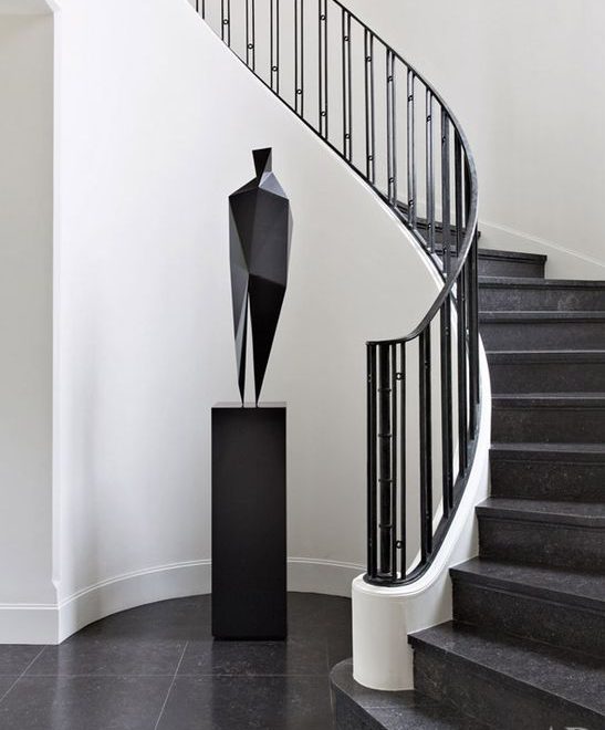 Стильні маршеві сходи Маршеві дерев'яні сходи з елементами дизайну інтер'єру 2026 року, що втілюють комфорт.