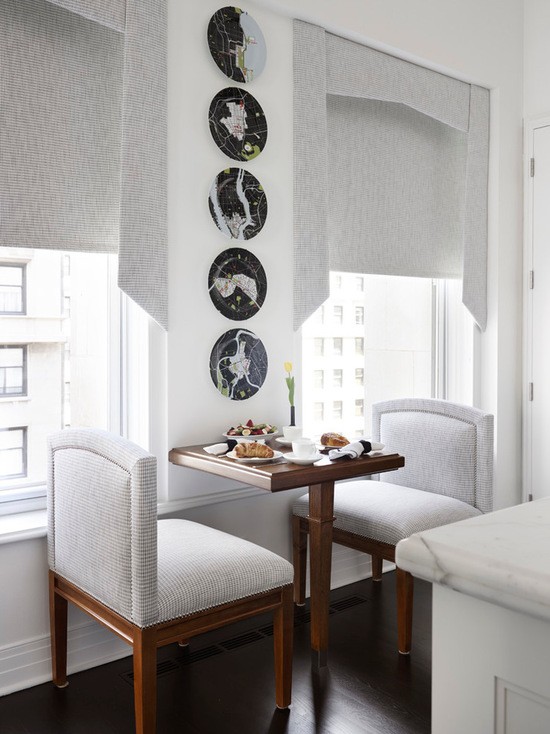 Колона як декор Оформлення колони в їдальні декоративним каменем та підсвіткою для акценту