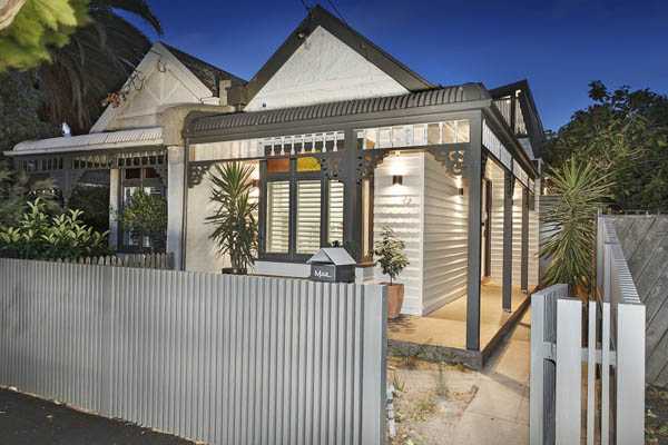 Інтер'єр: подвійне світло Сучасний дизайн будинку 2026: інтер'єр з акцентом на подвійне світло в Мельбурні.