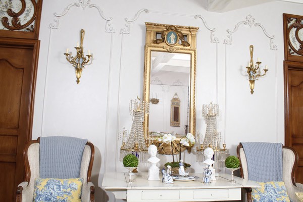 Ліпнина у Прованс Декорі Декор стін ліпниною у вітальні в стилі Прованс 2026 з французьким шармом