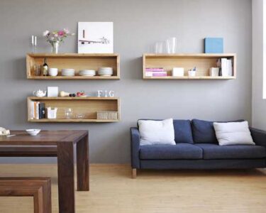 Полиці: стильний акцент Настінні полиці в інтер'єрі: стильне розміщення для книг та декору.