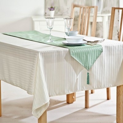 Кольоровий акцент 2026 Біла скатертина, доповнена яскравою кольоровою доріжкою, сучасний стиль 2026