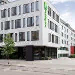 Електромобільність та дизайн дому: як зміни у транспорті впливають на інтер’єр