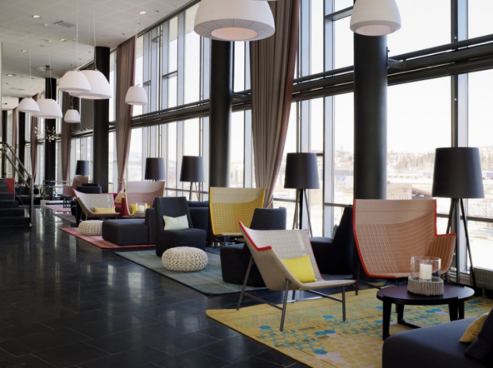 Скандинавський готель Ofotfjorden Дизайн готелю в скандинавському стилі з видом на фіорд Ofotfjorden, 2026 рік.