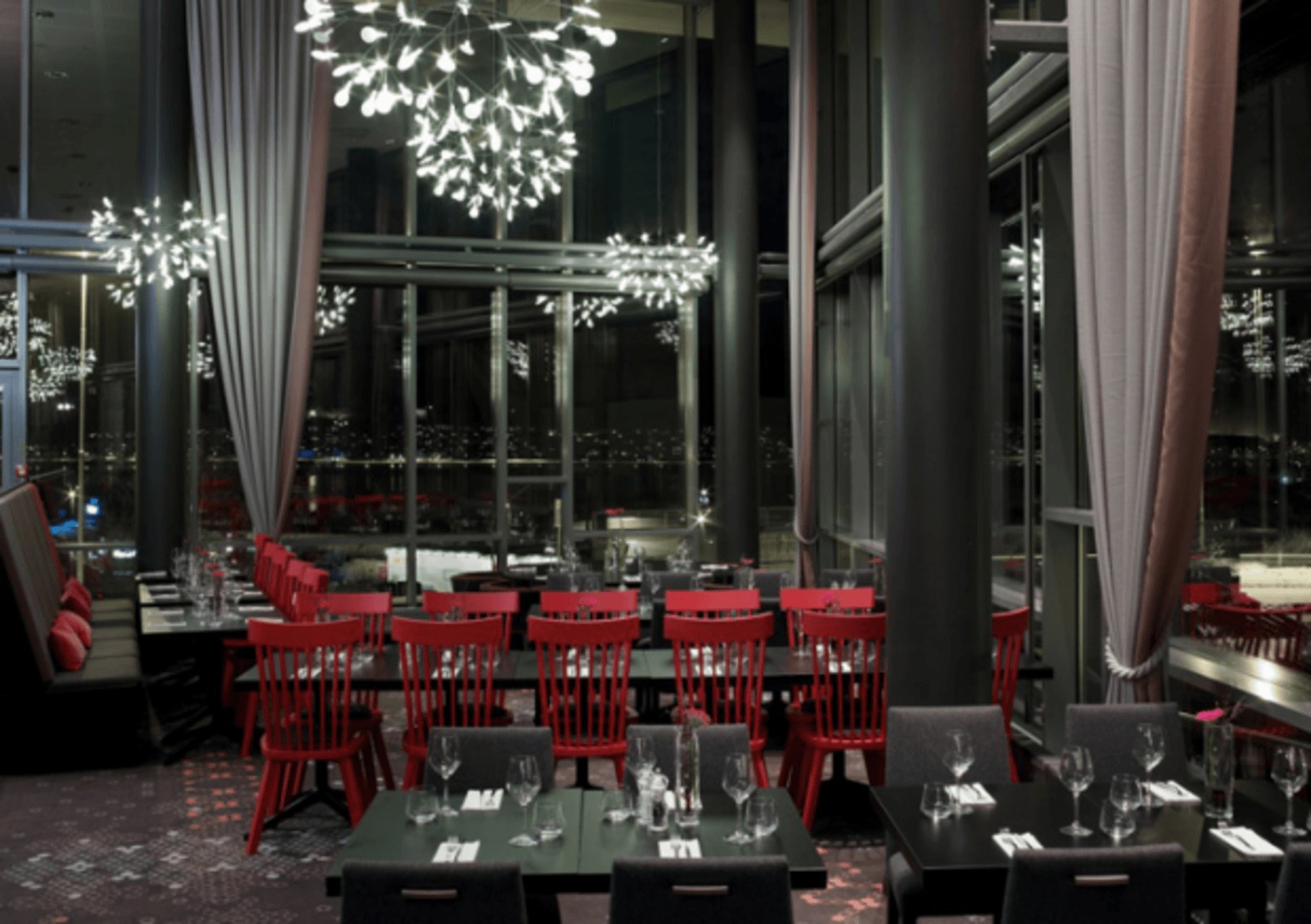 Дерево в інтер'єрі Скандинавський дизайн готелю 2026: використання дерева в обробці інтер'єру, вид на Ofotfjorden.