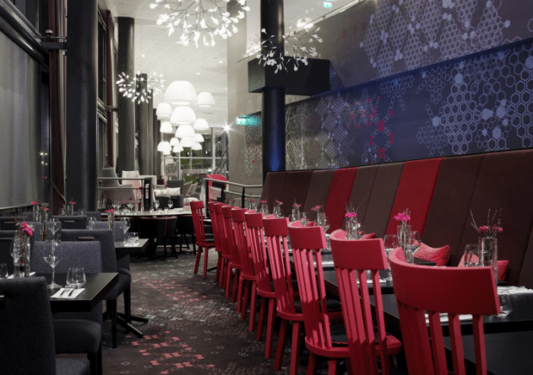 Декор ручної роботи Декор скандинавського готелю: в'язані пуфи та текстиль ручної роботи, 2026 рік.