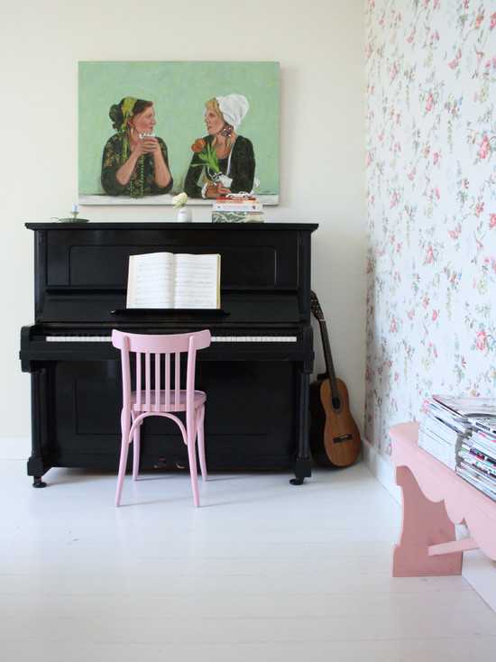 Ретро квітковий шарм Шпалери в квіточку в ретро стилі: повернення до минулого з сучасним комфортом.