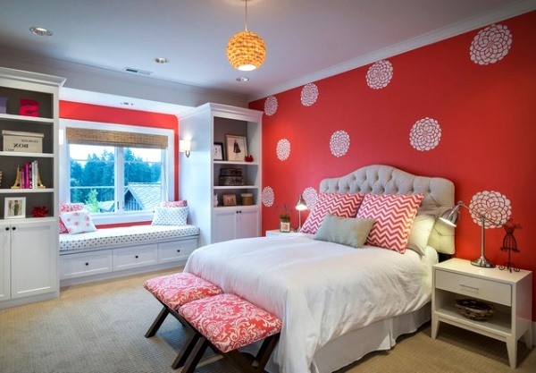 Контрастний орнамент Стильні червоні шпалери з великим білим орнаментом для сучасної вітальні 2026