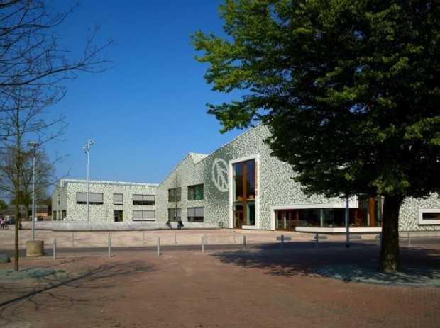 Голландський дизайн 2026 Архітектура Нідерландів: сучасний громадський простір з великими вікнами для освітлення.