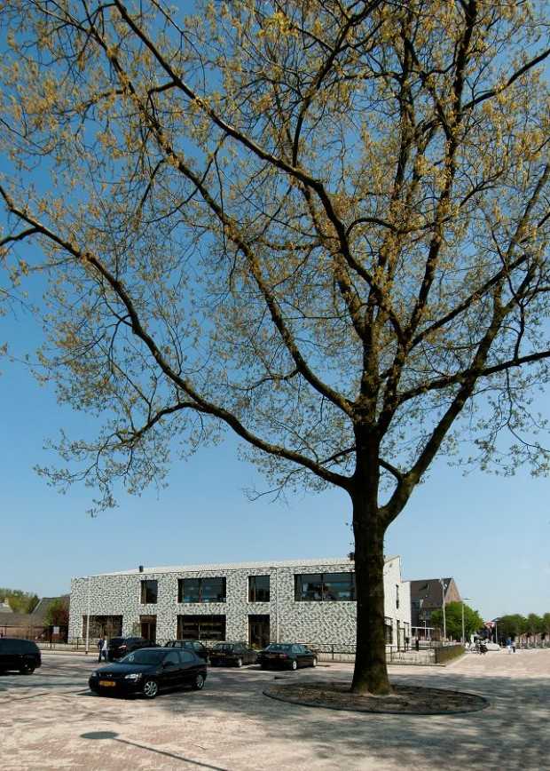 Затишний громадський простір Дизайн інтер'єру громадського центру: простір для сну та життя в Нідерландах.