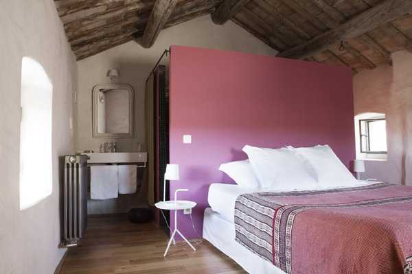 Сільський шарм Провансу Чарівність старого фермерського будинку Maison d'Ulyss у Провансі, південь Франції.