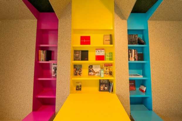 Комунікація в Human.Kind Офіс Human.Kind: приклад комерційного дизайну з акцентом на неформальну комунікацію команди.