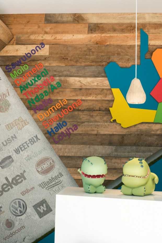 Освітлення Human.Kind Нестандартне освітлення в офісі рекламного агентства Human.Kind: стильний та функціональний дизайн.