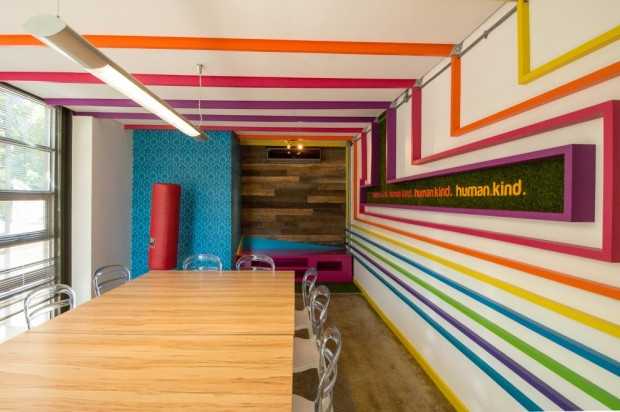 Креативність у деталях Деталі дизайну офісу рекламного агентства Human.Kind, що підкреслюють креативність та професіоналізм компанії.