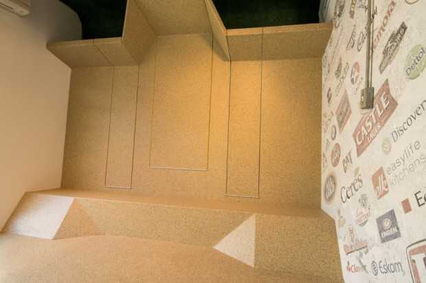 Гра світла в офісі Нестандартне освітлення в офісі Human.Kind: елемент сучасного комерційного дизайну та архітектурного рішення.