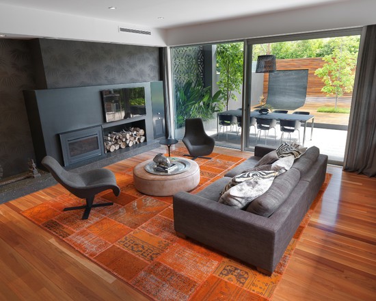 Помаранчевий акцент Помаранчевий килим у вітальні: яскравий акцент, що покращує настрій, в дизайні інтер'єру