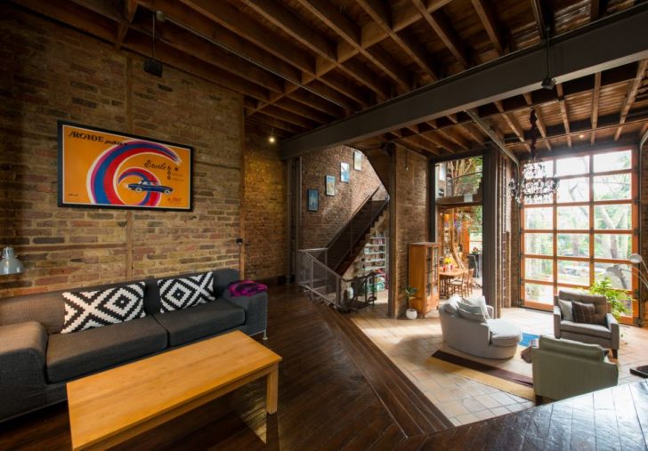 Дерево в оздобленні стелі Оздоблення стелі на дачі дерев'яними панелями: екологічні матеріали для затишного інтер'єру.