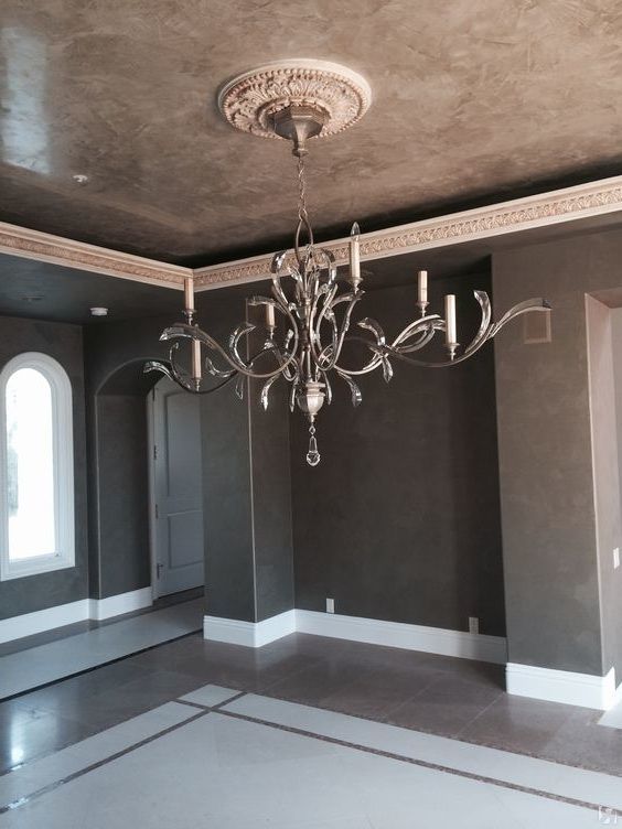 Венеціанська штукатурка Оздоблення стелі на дачі венеціанською штукатуркою: унікальний та елегантний дизайн.