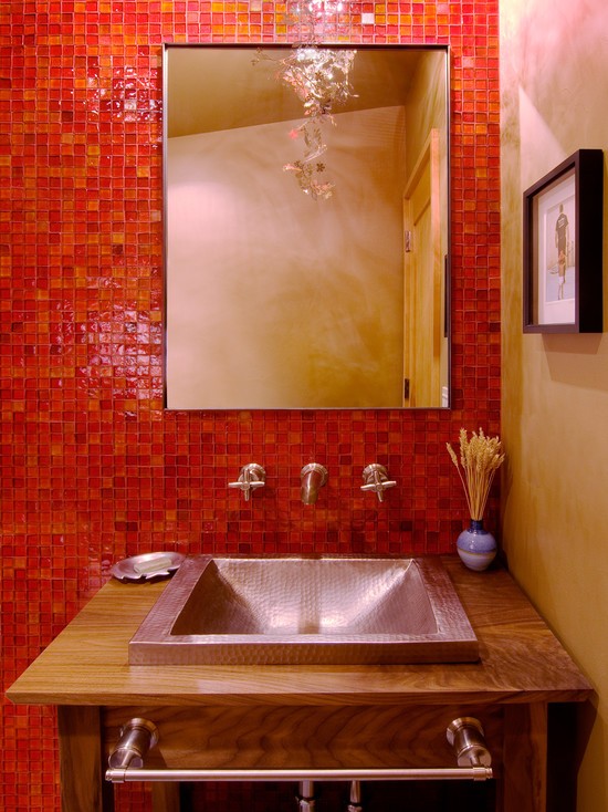 Елегантна ванна кімната Приклад вдалого поєднання плитки у ванній: простота та елегантність в кожній деталі.