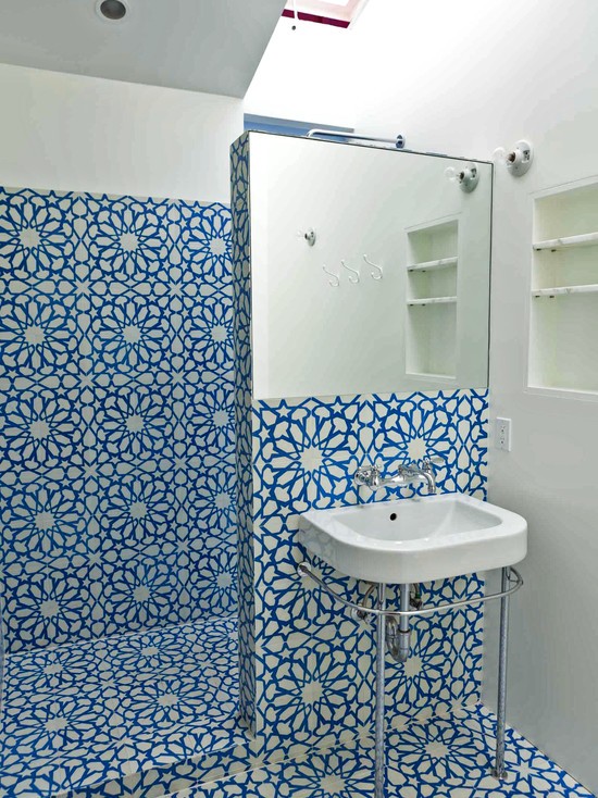 Практична плитка Дизайн ванної кімнати з використанням плитки: практичне та стильне рішення для дому.