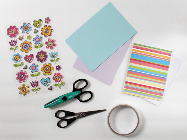 Листівка на 23 лютого Листівка своїми руками на 23 лютого: ідея аплікації з паперу для хлопчика