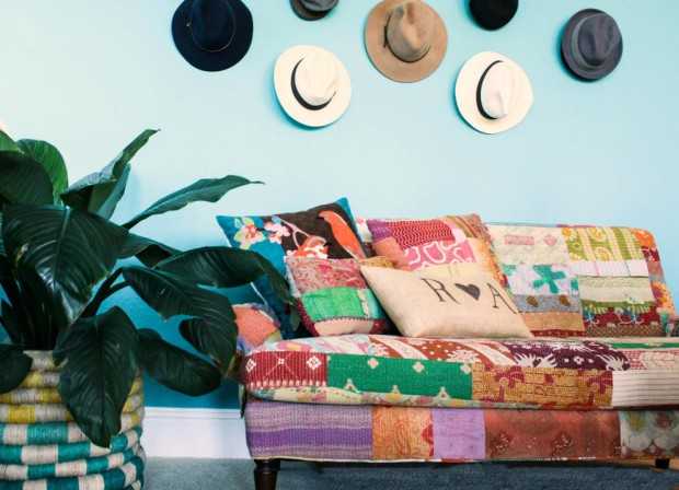 Печворк: традиційний візерунок Традиційне клаптикове покривало з геометричним візерунком у техніці печворк.