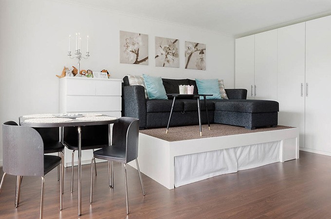 Зонування однокімнатної квартири Планування однокімнатної квартири 30-40 кв.м: ідеї зонування простору з використанням меблів та освітлення.