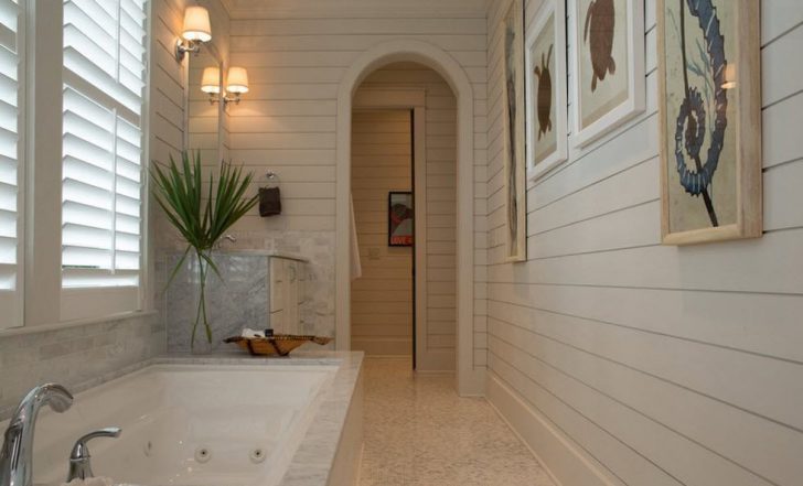 Стиль та економія Стильна ванна кімната з оздобленням пластиковими панелями: економічний та якісний ремонт 2026.