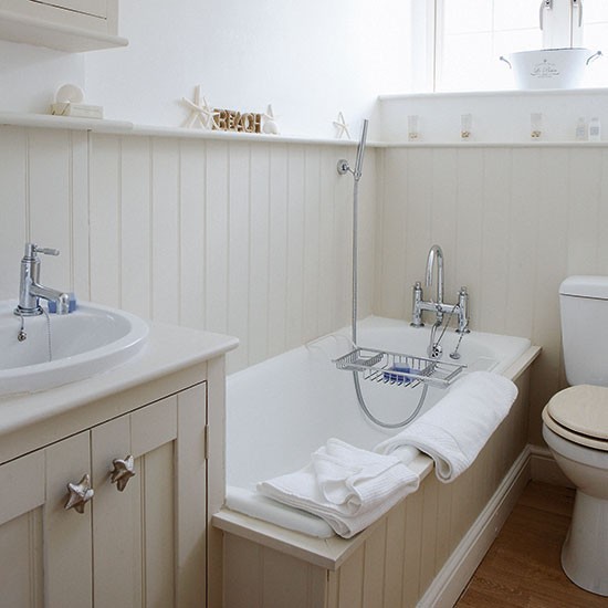 Комбіноване оздоблення Комбіноване оздоблення ванної: пластикові панелі внизу, фарба зверху - сучасний тренд 2026.