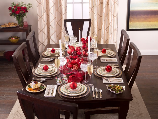 Елегантність та майстерність Елегантне сервірування столу з красивим посудом, що підкреслює майстерність господині дому.