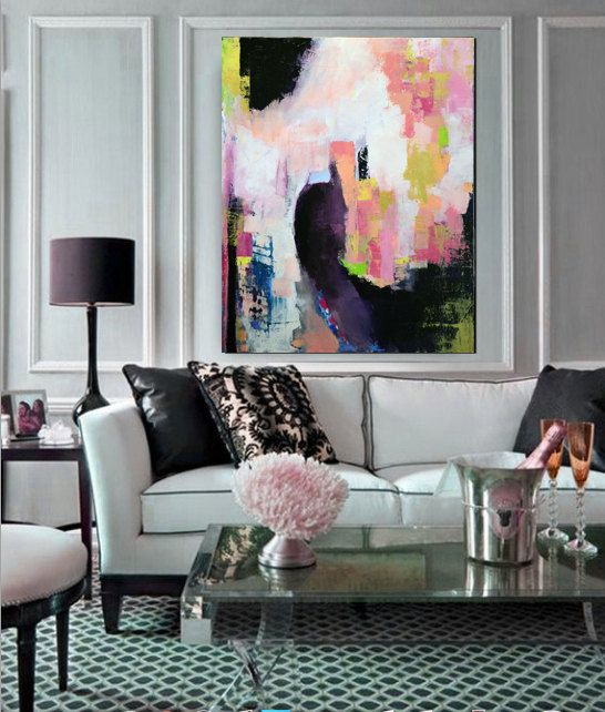 Мистецтво збільшує простір Велика картина над диваном робить простір візуально більшим. Мистецтво в інтер'єрі 2026.