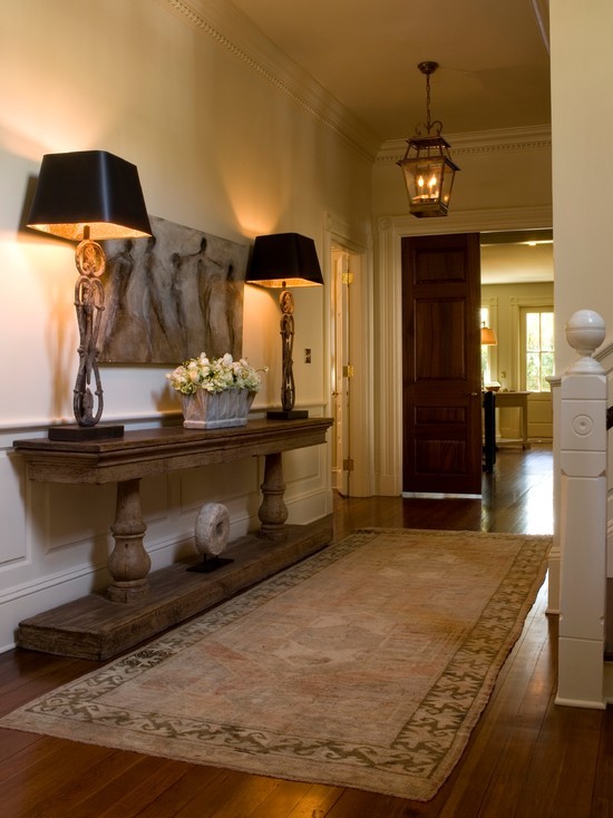 Ручна робота у Провансі Передпокій в стилі прованс з елементами декору ручної роботи та квітковими мотивами.