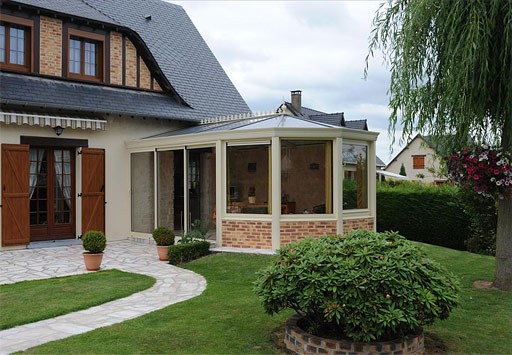 Затишний дачний дім 2026 Проект дачного будинку з сауною: засклена прибудова для комфортної зими 2026