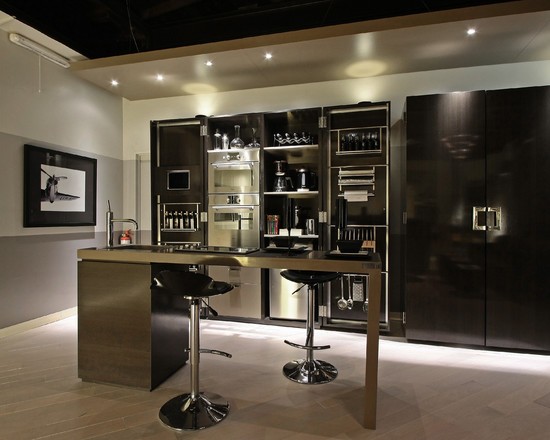 Світла ергономічна кухня Ергономічний дизайн кухні 2026: інтегроване освітлення та зручні робочі поверхні.