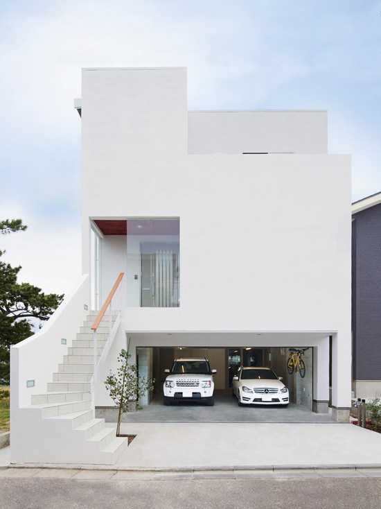 Довговічність фасаду: реставрація Реставрація фасаду приватного будинку з акцентом на довговічність матеріалів.