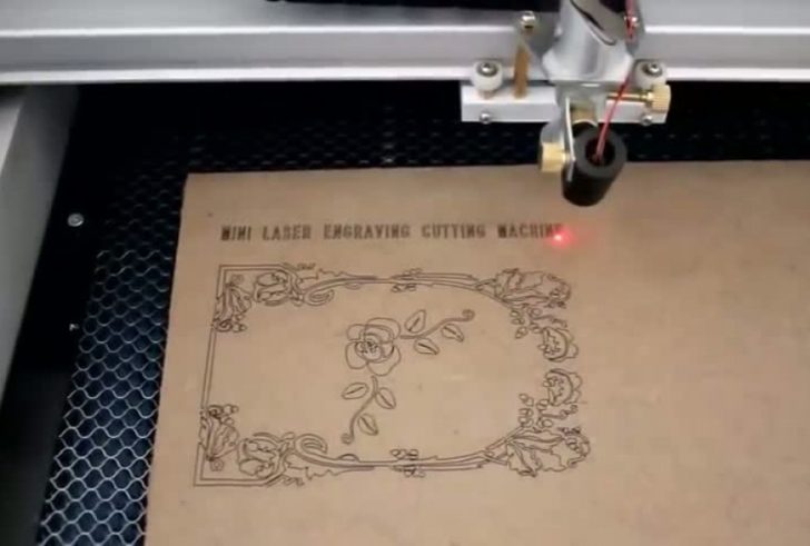 Лазер: точність гравіювання Лазерний гравер для різьби по дереву: сучасні технології для створення унікальних візерунків.