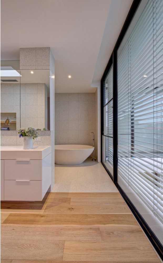 Відпочинок на Природі Дизайн 2026: тераса з використанням натурального дерева та зручними меблями в резиденції в Австралії.