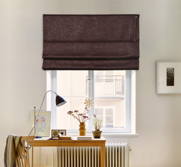 Стиль та функціональність Сучасні римські штори в інтер'єрі вітальні, тренди 2026 року