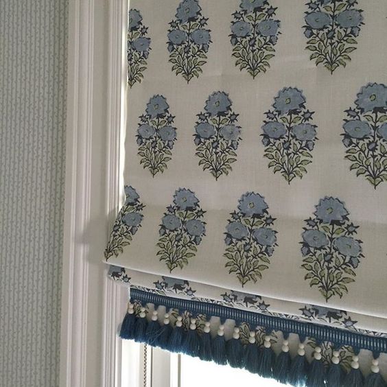 Східний акцент Римські штори в східному стилі з декором бахромою, тренди 2026