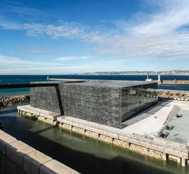 MuCEM: Гра світла і бетону MuCEM: поєднання бетону, сталі та світла у неповторному архітектурному ансамблі Марселя.