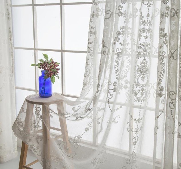 Тюль і штори в залі Елегантний тюль і штори в залі, гармонійне поєднання з тканинами та драпіруванням