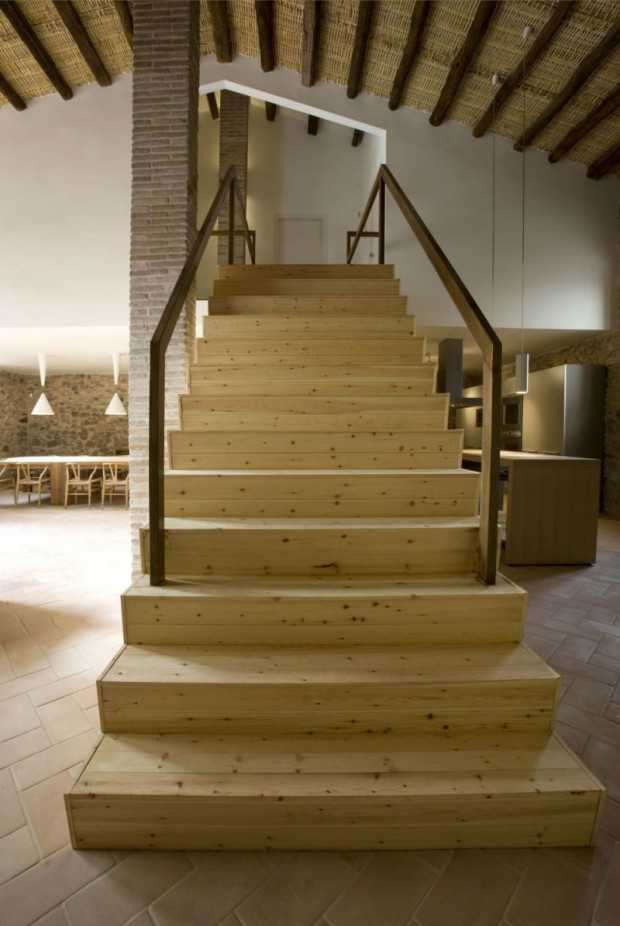 Каталонський затишок Сільський будинок в Каталонії: сучасний дизайн з використанням місцевих матеріалів.