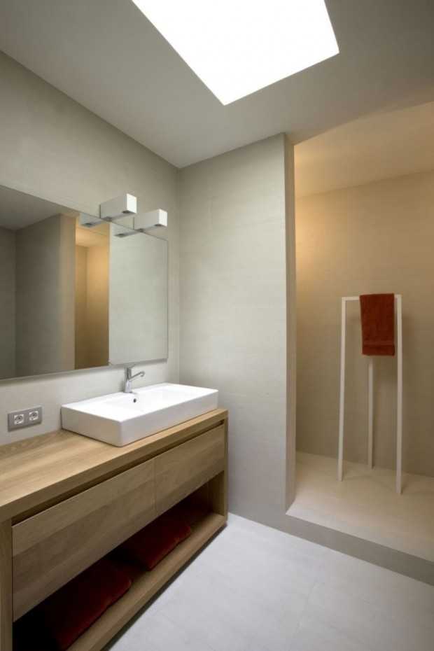 Історичний млин у Пріораті Реконструйований млин у Пріораті: іспанський дизайн поєднує історію та сучасні меблі.