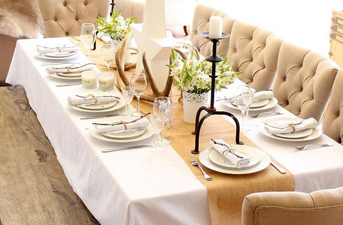 Гармонія сервізу Гармонійне сервірування столу з використанням посуду з одного сервізу на День народження.