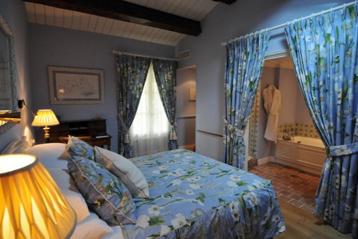 Єдність дизайну: штори Штори на дверний отвір, що гармоніюють з меблями, в концепції дизайну 2026