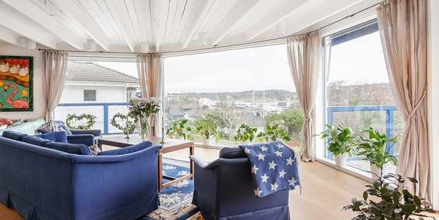 Дитяча кімната в зелених тонах Дитяча кімната з яскраво-зеленими стінами та білими меблями в скандинавському стилі, дизайн 2026.