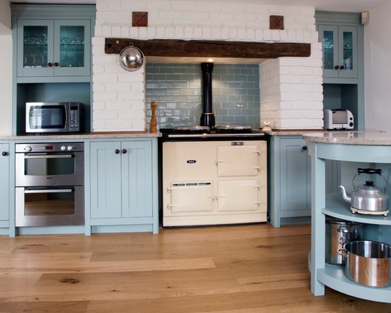 Класика в блакитному Класична блакитна кухня з елегантними деталями та вишуканим дизайном, втілення стилю та комфорту.