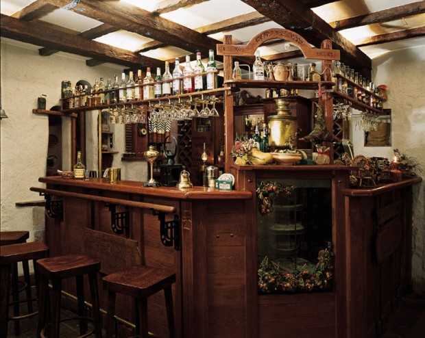 Стиль та затишок Состарена барна стійка з ефектом штучно зістареної деревини для ресторану