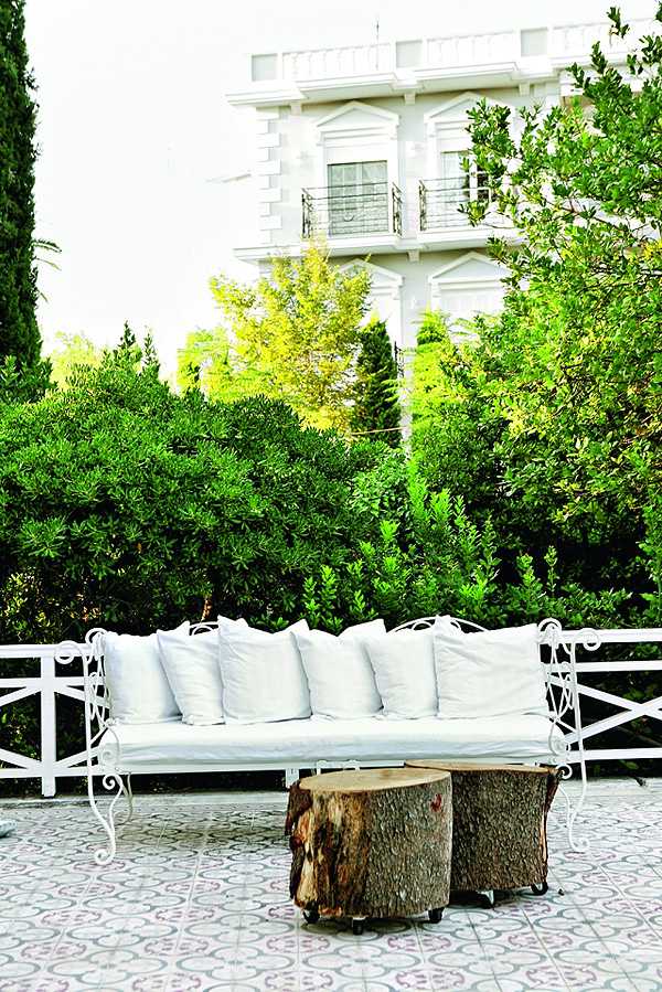 Грецький дім: стиль та історія Дизайн грецького будинку: сучасний мінімалізм 2026 з акцентом на вінтажний стиль та керамічну плитку.