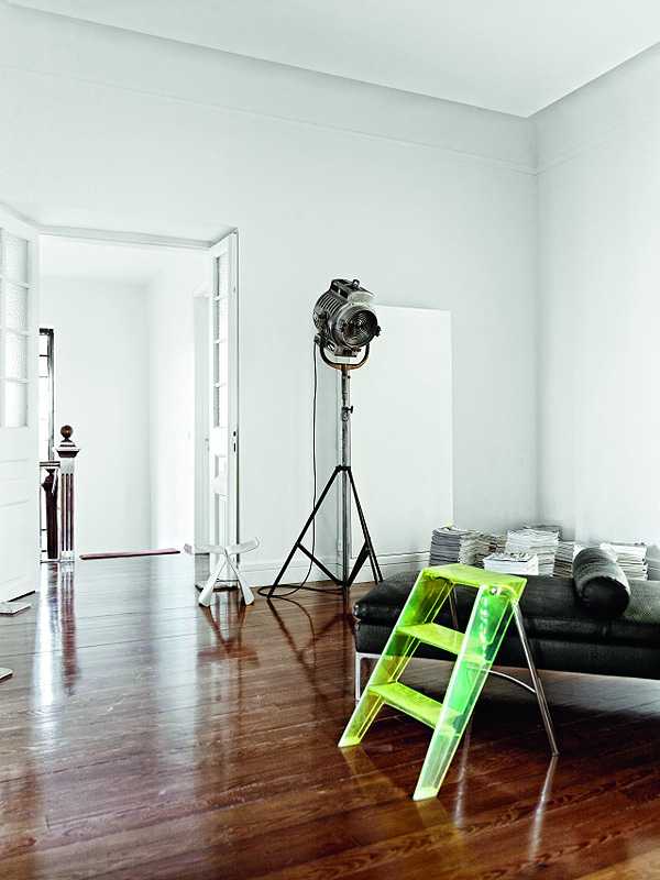 Грецький дім: стиль та затишок Дизайн інтер'єру будинку в Кіфісії: керамічна плитка та вінтажний стиль у сучасному грецькому домі.